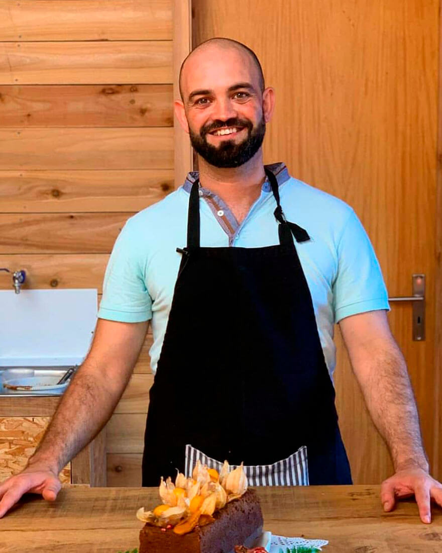 Read more about the article Gualter Rainha: «Pretendo que as pessoas aprendam a cozinhar vegetariano por ser saudável, e por ser igualmente essencial para a diminuição da pegada ecológica»
